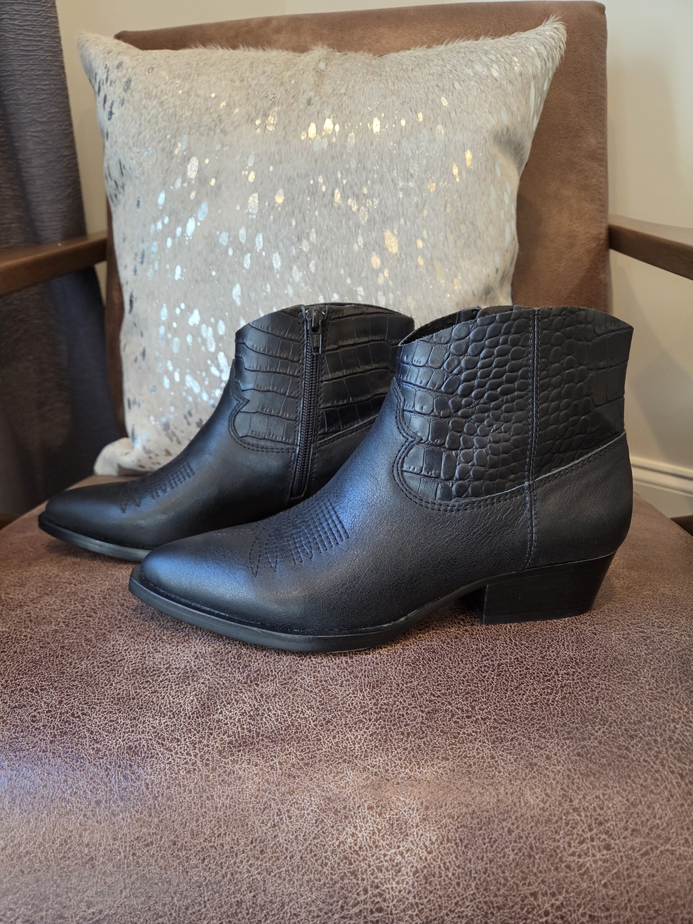 NWOB Gianni Bini Black Leather Western Ankle Boots